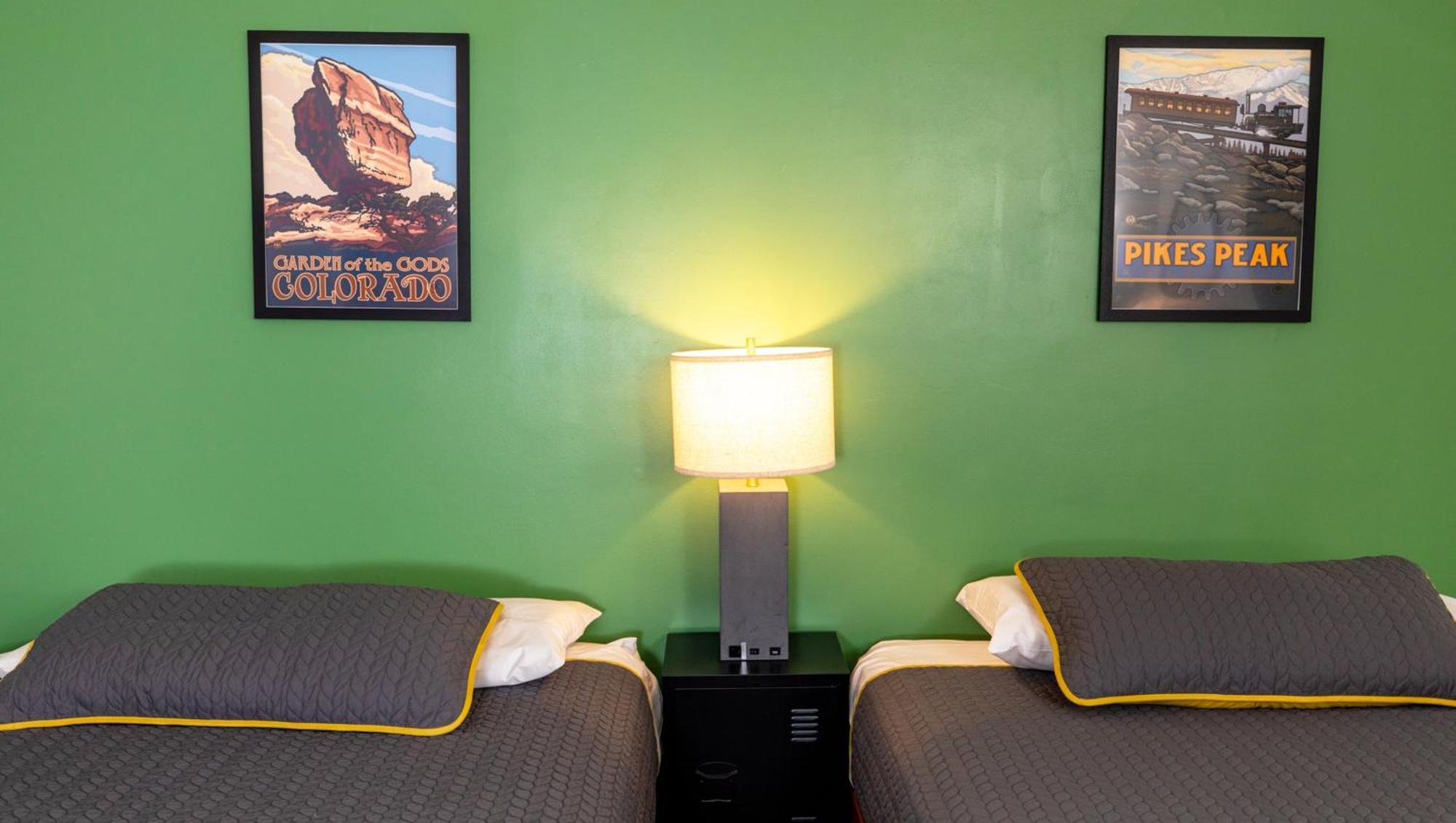 Modern Motel Colorado Springs Exterior photo